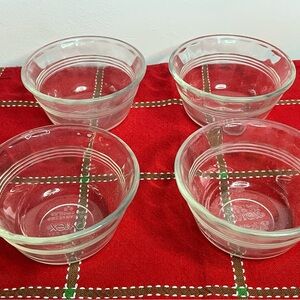 Pyrex Clear Glass Bowls Set of 4